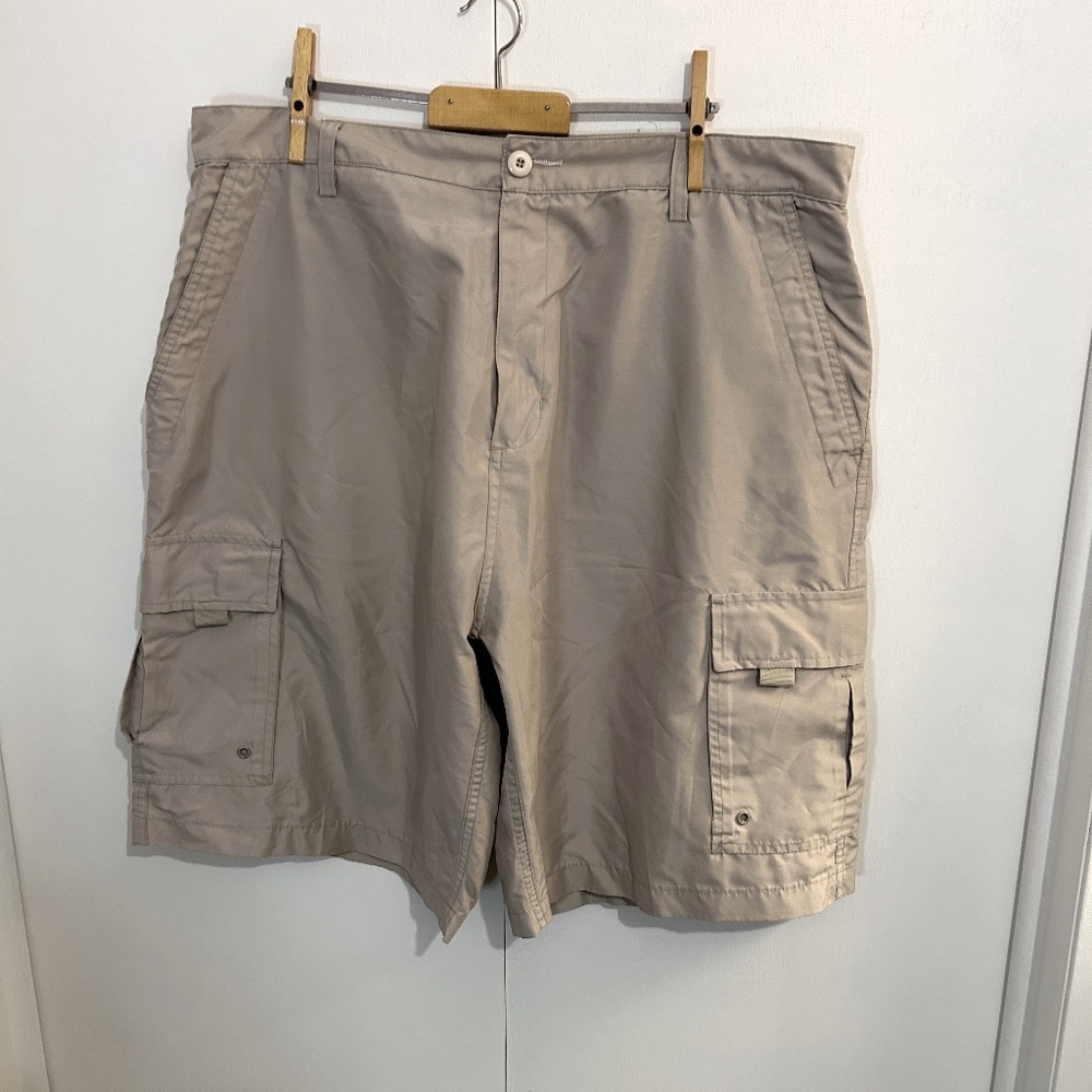 Men's microfibre khaki cargo shorts.  Size 38.